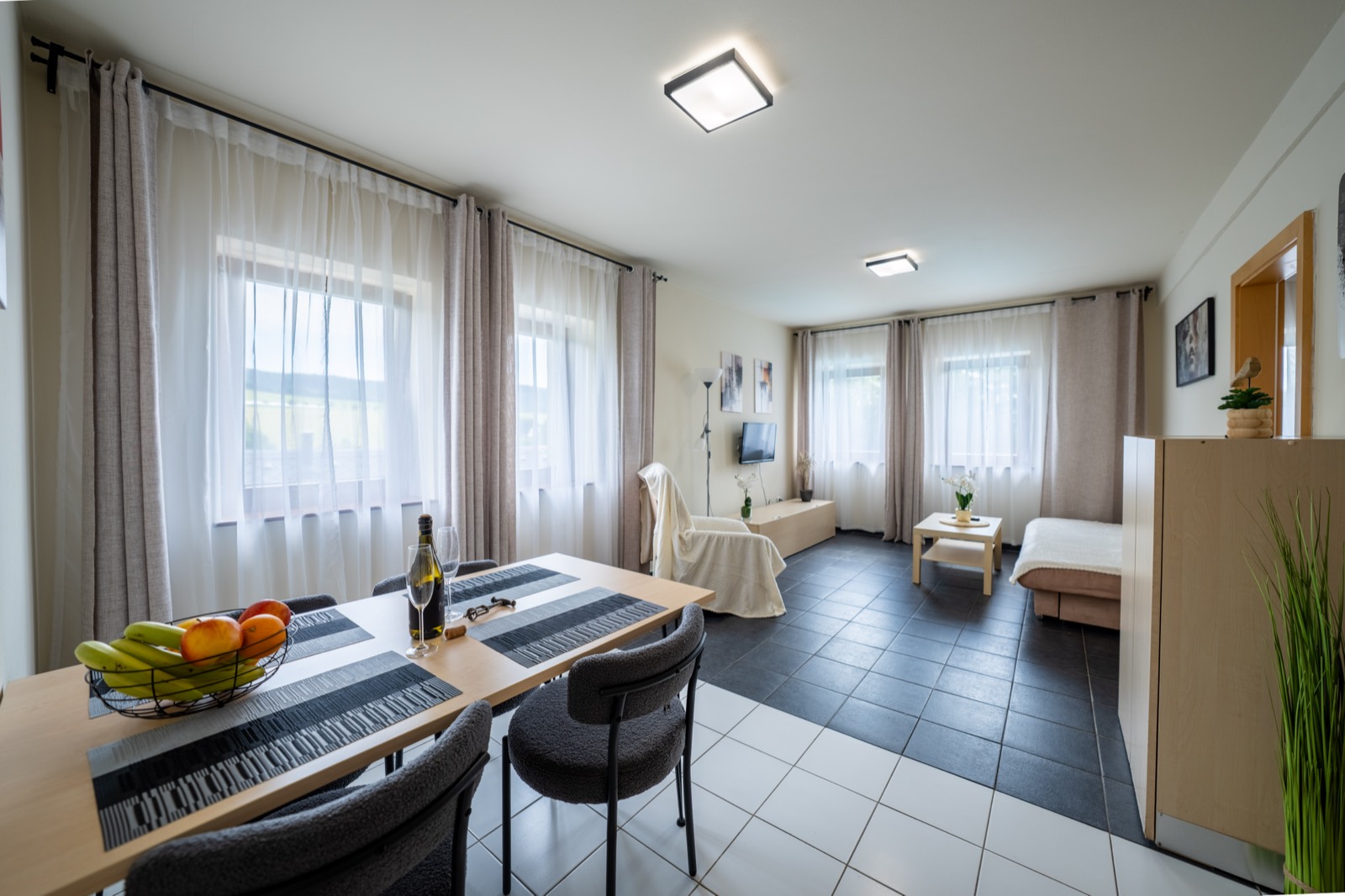 Světlý interiér apartmánu Vyhlídka